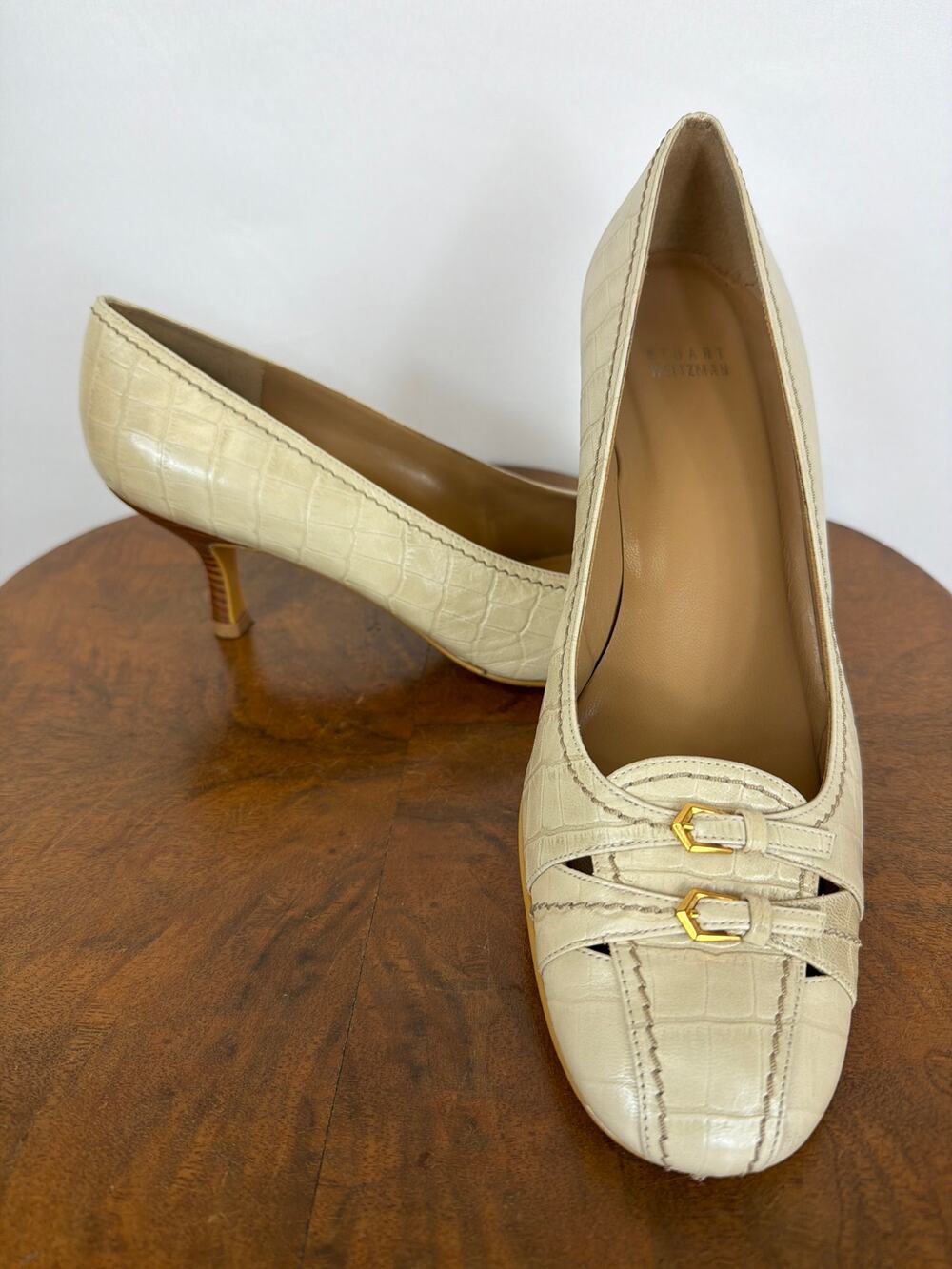 Stuart Weitzman Cream Alligator Embossed Leather Gold Buckle Heel 10